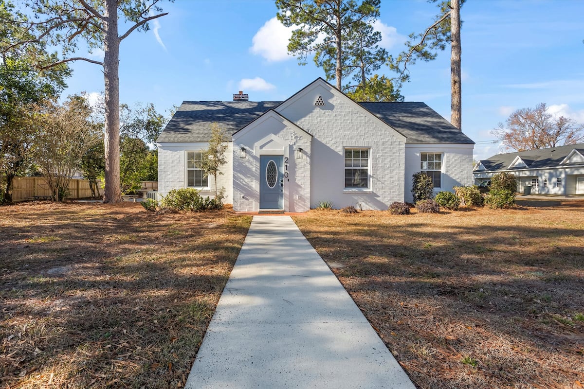 Cute Cottage Close to Downtown North Augusta
