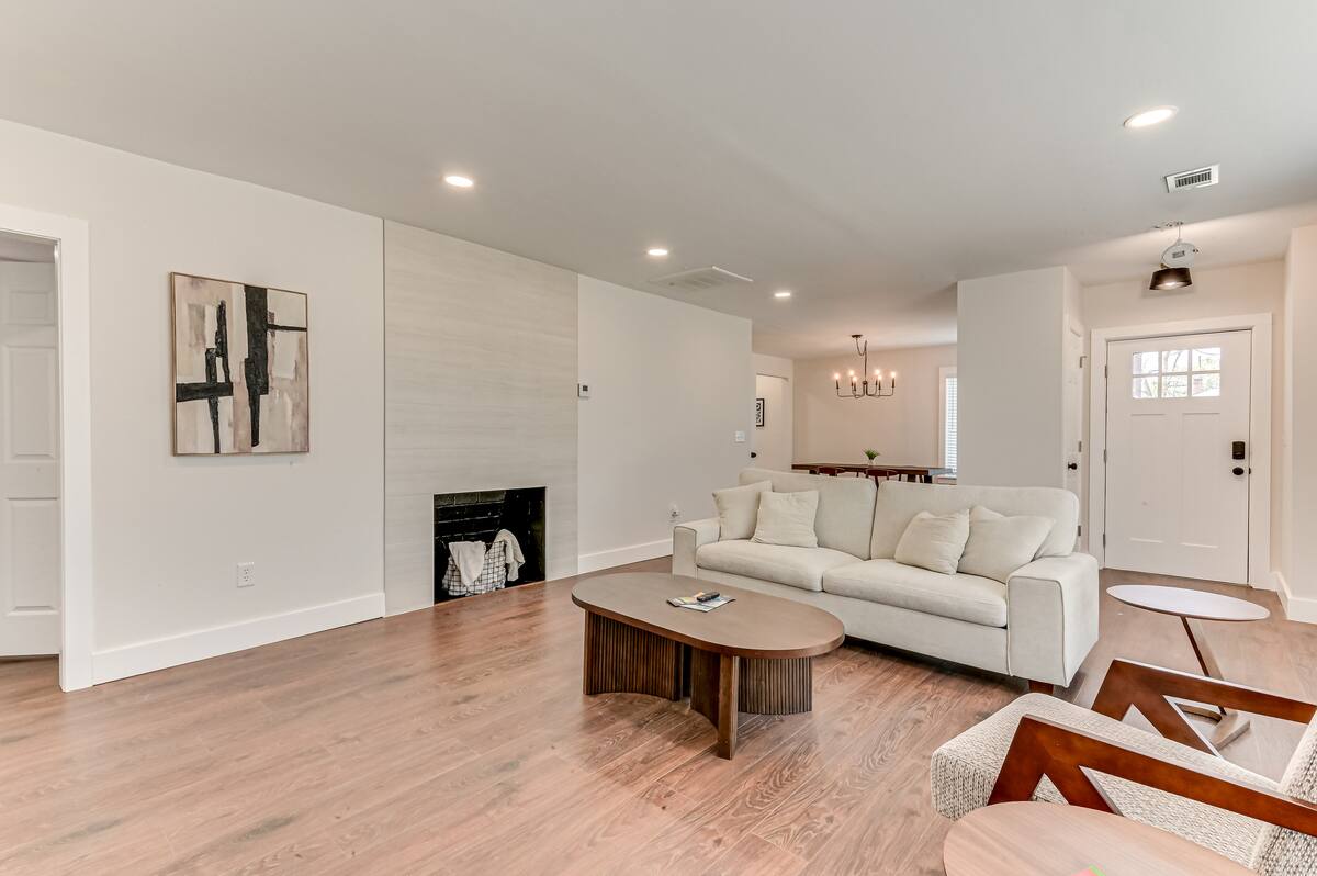 Living room image 3