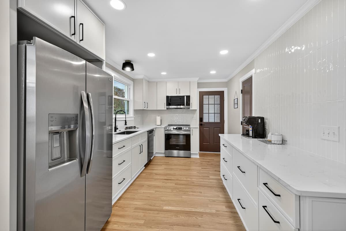 Full kitchen image 1