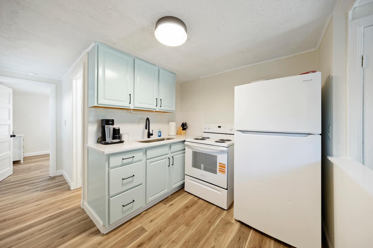 Full kitchen image 1