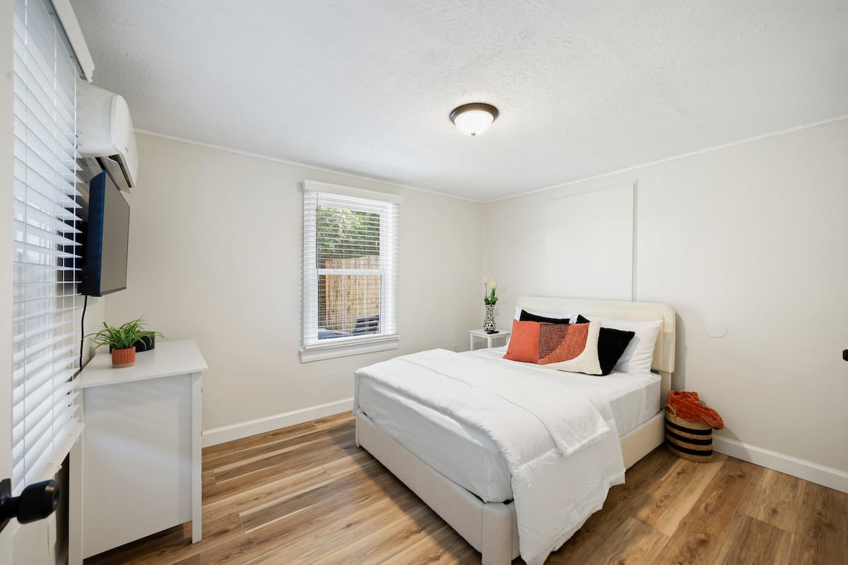 Bedroom image 1